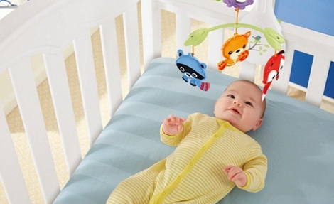 мобиль на кроватку для новорожденных