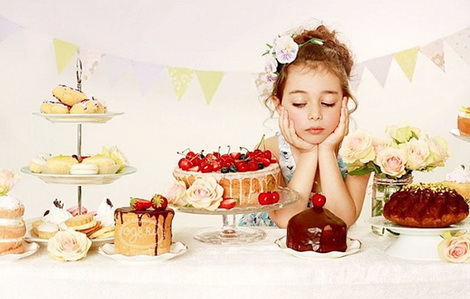почему ребенок ест много сладкого